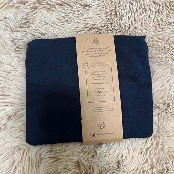 NEW Delta Someone Somewhere Travel Amenity Kit - Picture 2 of 2